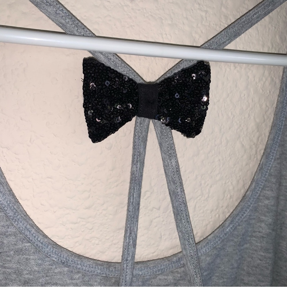 NWOT Victoria’s Secret Gray Strappy Graphic Crop Top - Picture 5 of 14